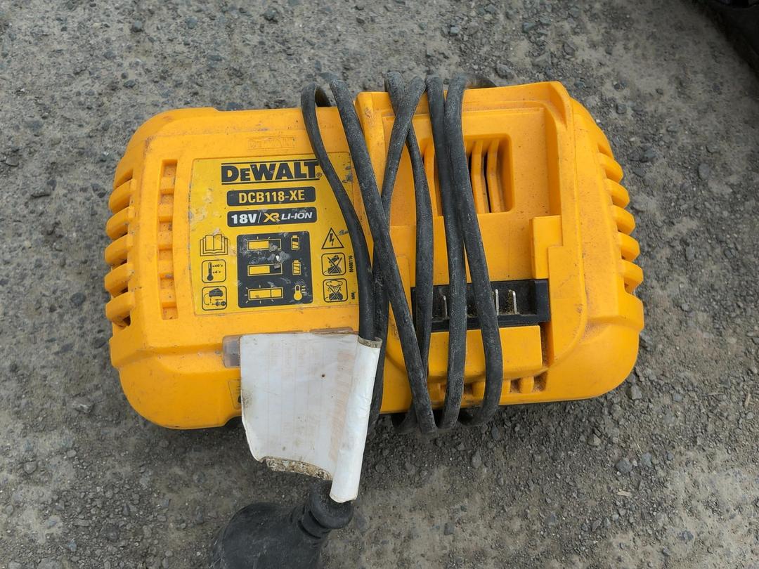 Photo '6' of Dewalt DCD470 54V Large Right Angle Drill (Battery 6ah+ Fast Charger) Photo '6' of Dewalt DCD470 54V Large Right Angle Drill (Battery 6ah+ Fast Charger)
