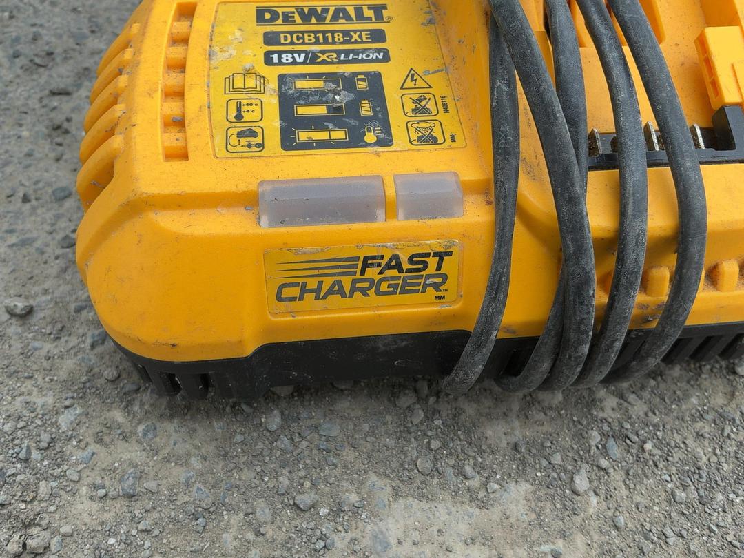 Photo '7' of Dewalt DCD470 54V Large Right Angle Drill (Battery 6ah+ Fast Charger) Photo '7' of Dewalt DCD470 54V Large Right Angle Drill (Battery 6ah+ Fast Charger)