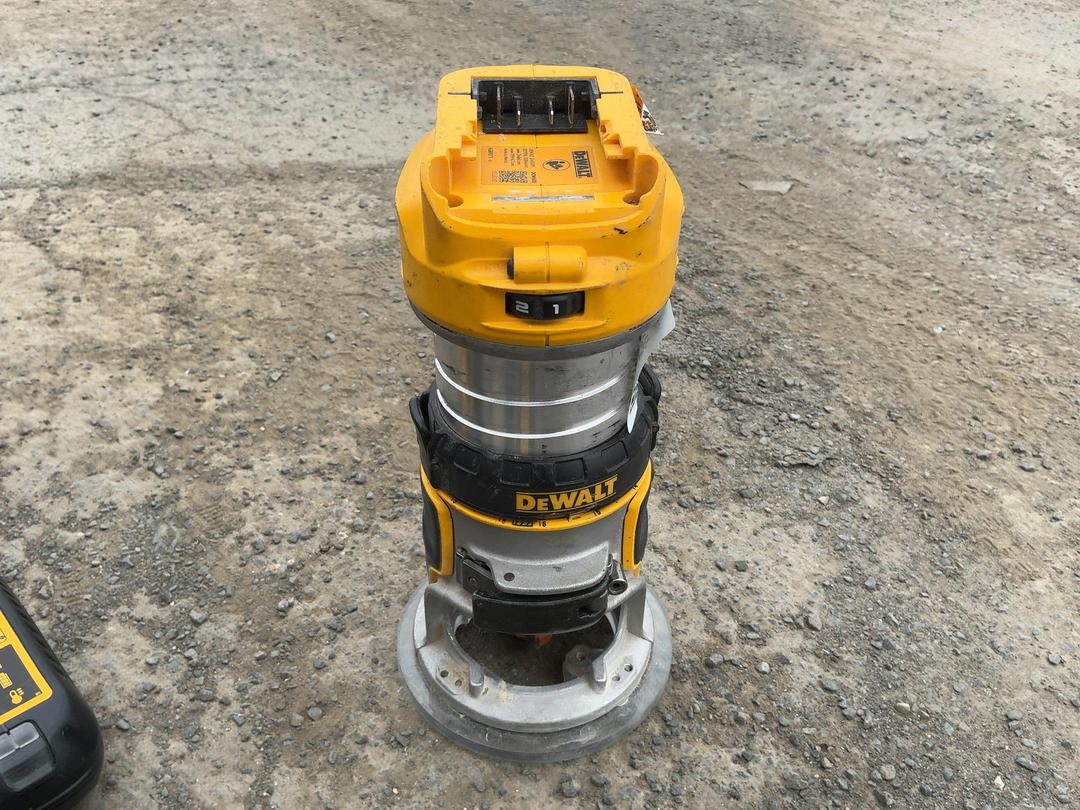 Photo '5' of Dewalt Router 18V & Battery + Charger Photo '5' of Dewalt Router 18V & Battery + Charger