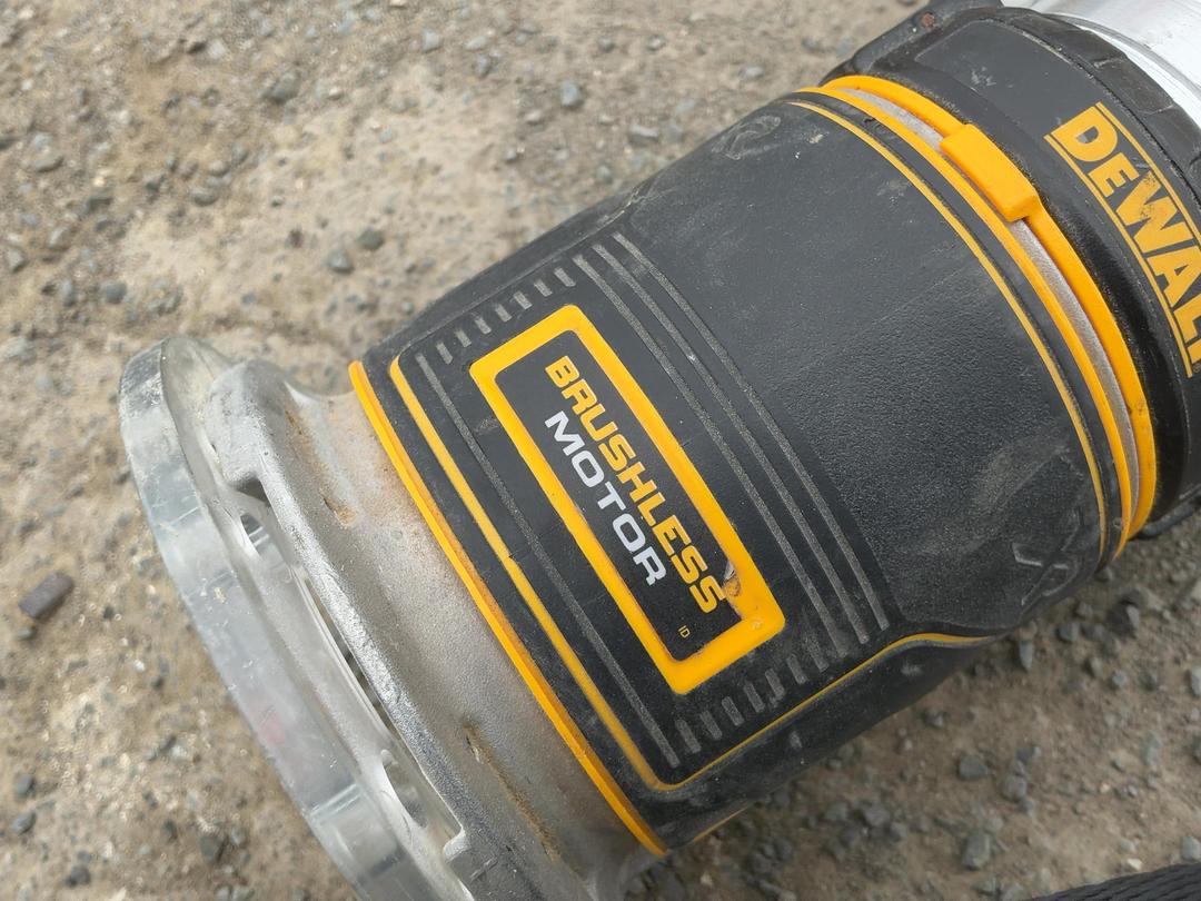 Photo '7' of Dewalt Router 18V & Battery + Charger Photo '7' of Dewalt Router 18V & Battery + Charger