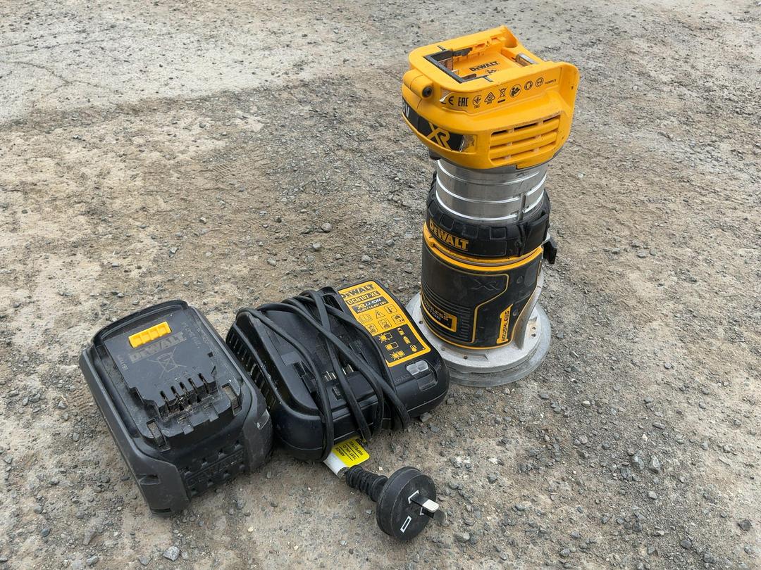 Photo '11' of Dewalt Router 18V & Battery + Charger Photo '11' of Dewalt Router 18V & Battery + Charger