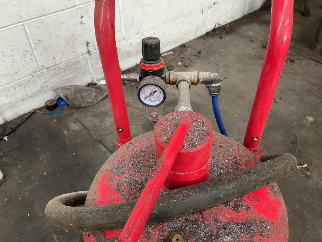 Photo '3' of 5 Gallon Sand blaster