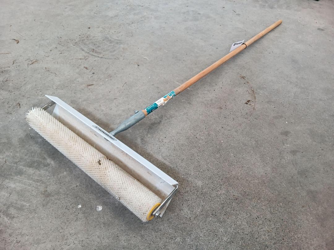 Photo '2' of Strongbond Spiked Roller