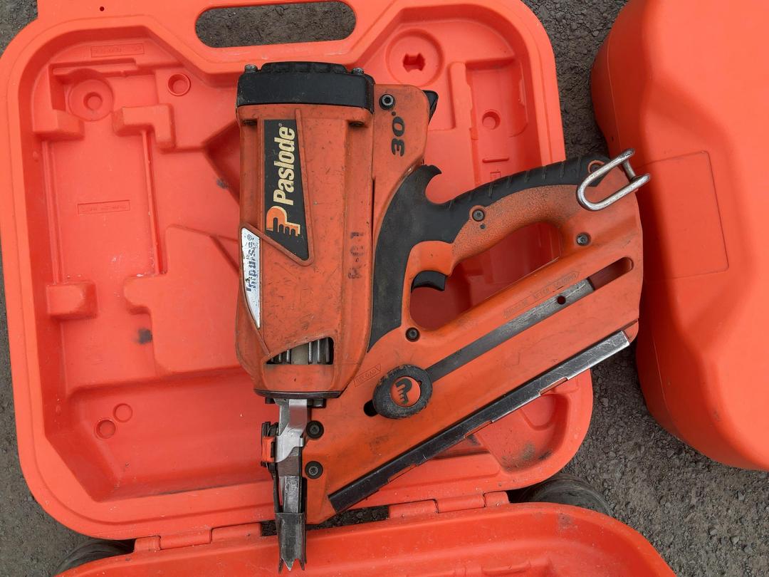 Photo '3' of Paslode Impulse Nail Gun Photo '3' of Paslode Impulse Nail Gun