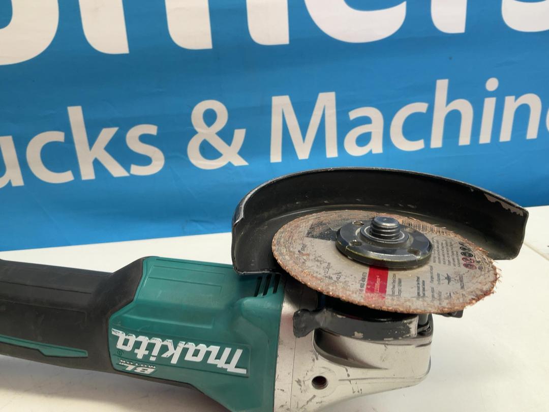 Photo '4' of Makita - 18V LXT cordless brushless 125mm Angle Grinder (Skin Only) Photo '4' of Makita - 18V LXT cordless brushless 125mm Angle Grinder (Skin Only)