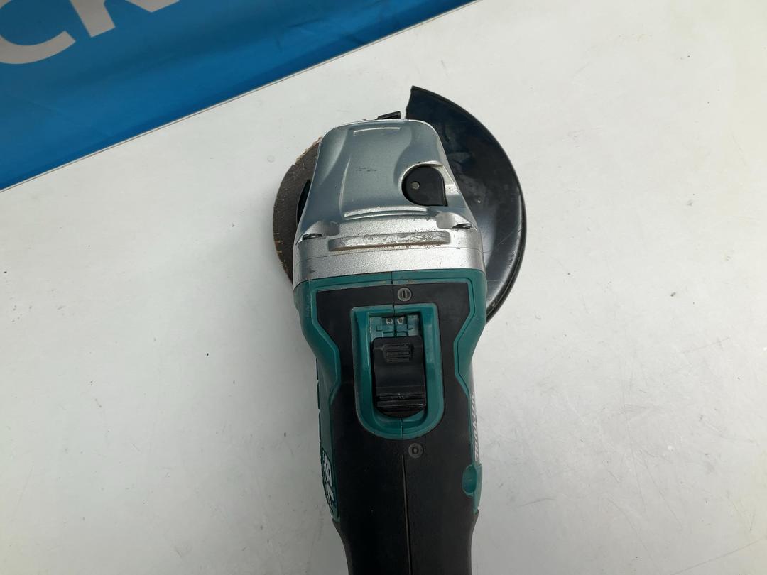 Photo '6' of Makita - 18V LXT cordless brushless 125mm Angle Grinder (Skin Only) Photo '6' of Makita - 18V LXT cordless brushless 125mm Angle Grinder (Skin Only)