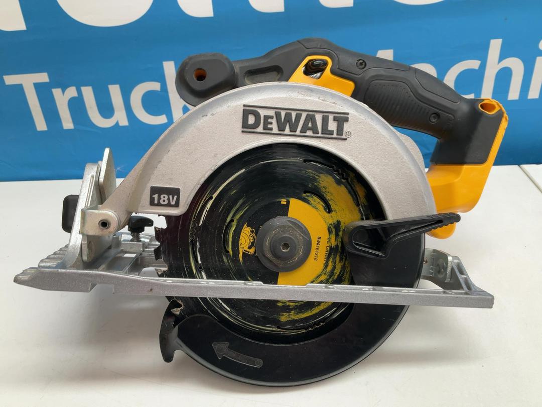 Photo '2' of DeWALT - 165mm Circular Saw & Worksite Radio (Skins Only) Photo '2' of DeWALT - 165mm Circular Saw & Worksite Radio (Skins Only)