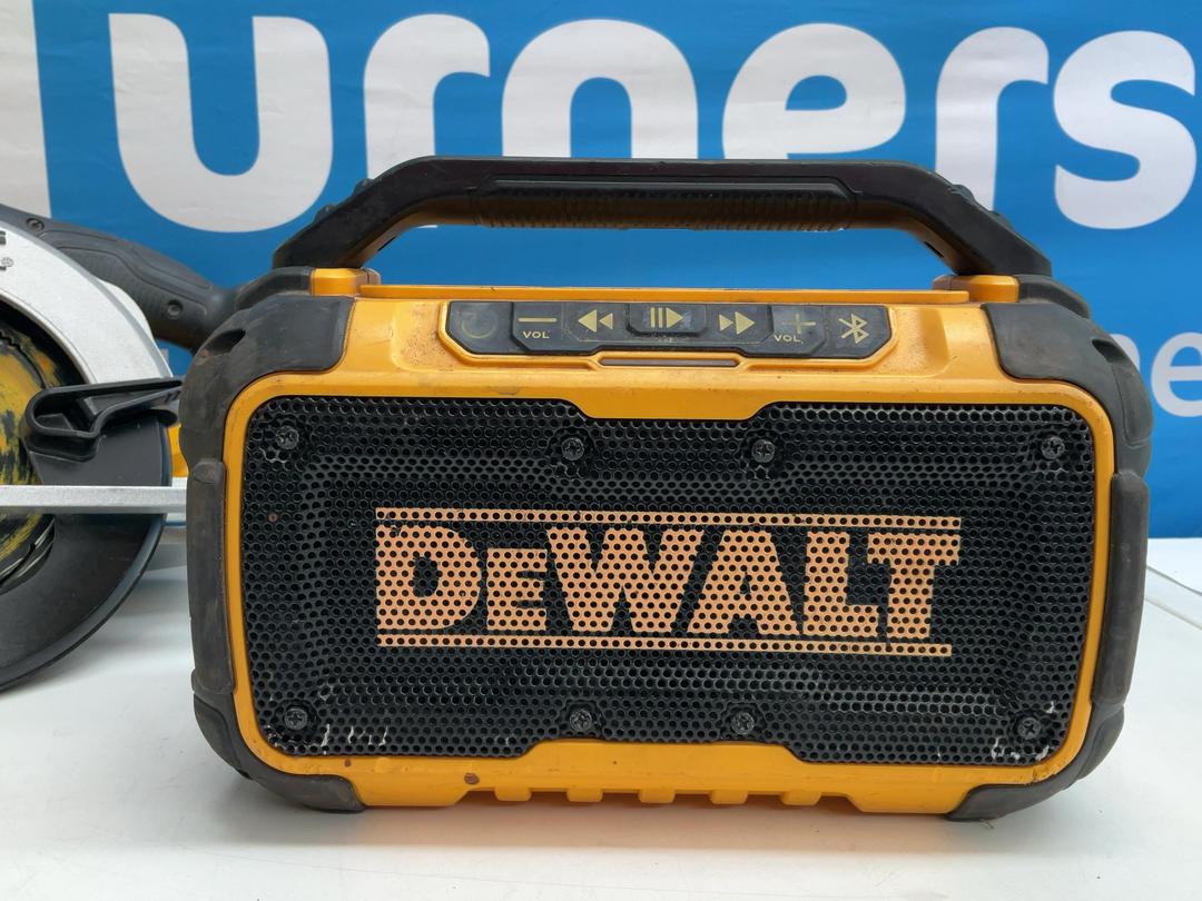 Photo '4' of DeWALT - 165mm Circular Saw & Worksite Radio (Skins Only) Photo '4' of DeWALT - 165mm Circular Saw & Worksite Radio (Skins Only)