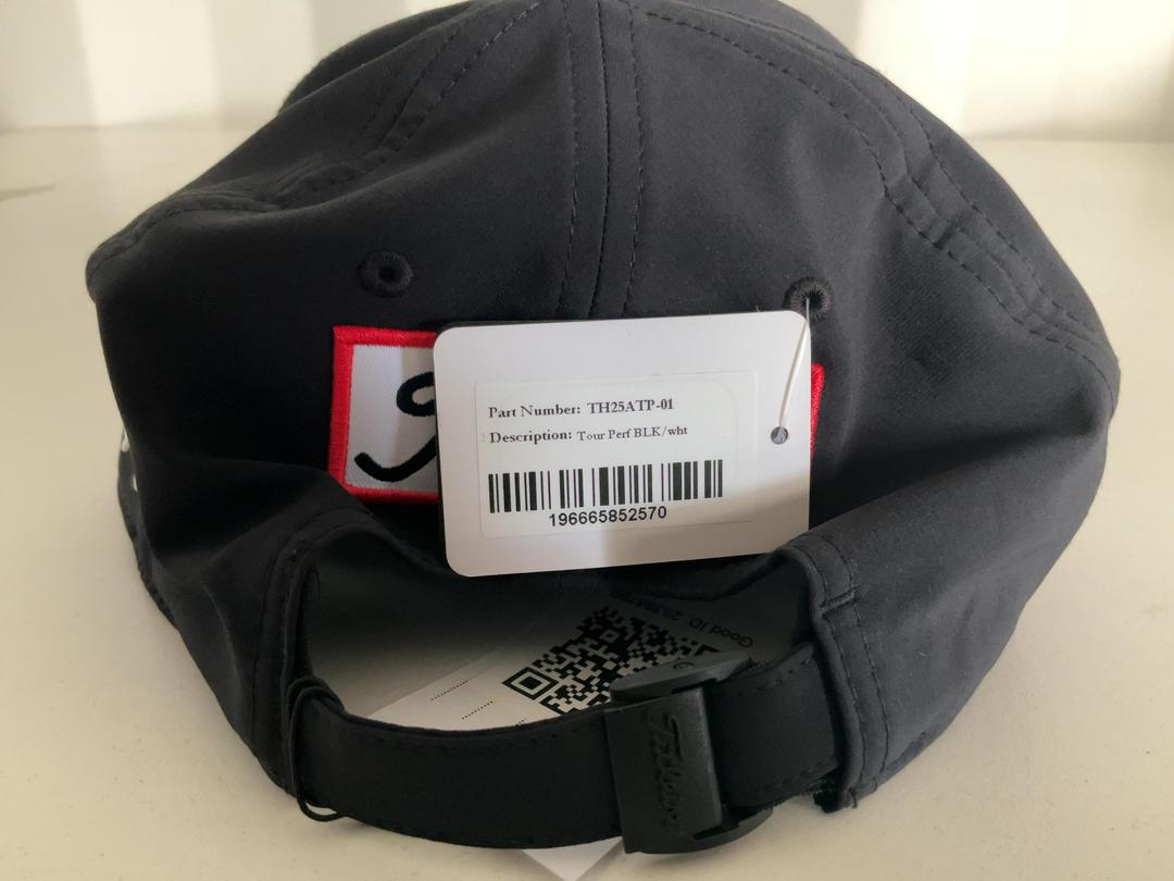 Photo '5' of Fitleist Black/White Tour Perf Hat Photo '5' of Fitleist Black/White Tour Perf Hat