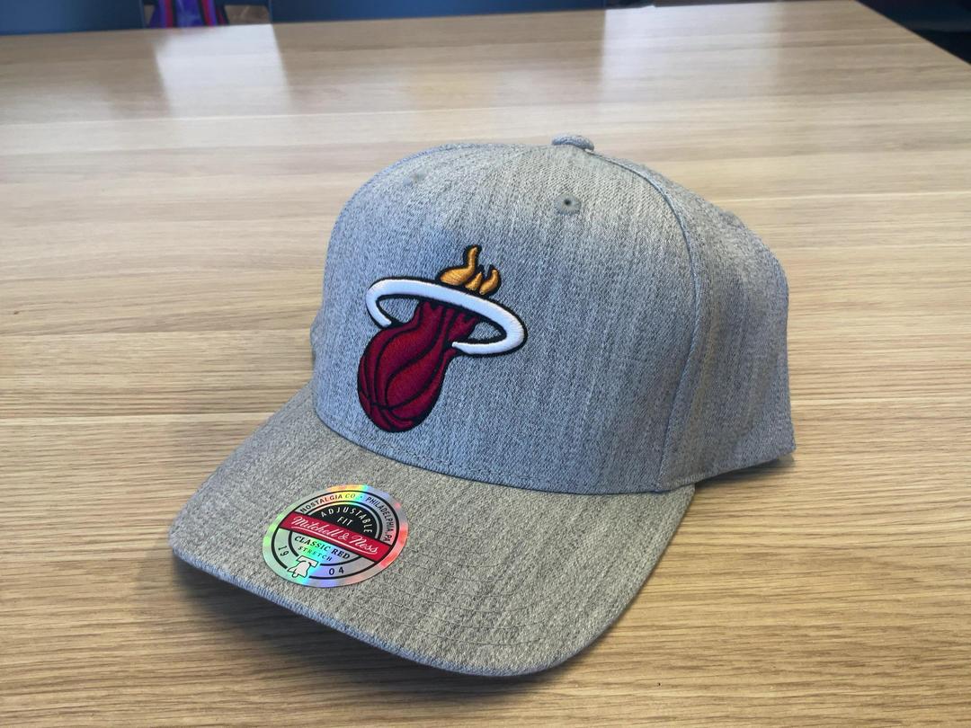 Photo '2' of Mitchell & Ness Miami Heat Cap Photo '2' of Mitchell & Ness Miami Heat Cap