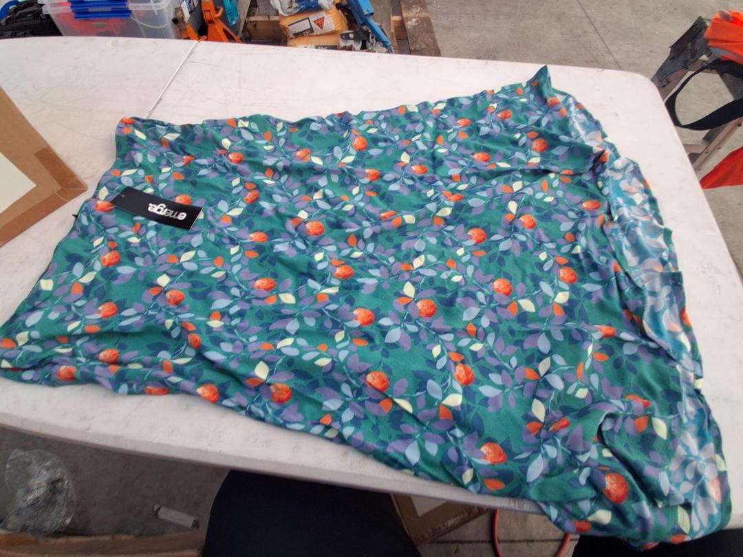 Photo '5' of Midi Skirt "Orange Print" Size 16 Photo '5' of Midi Skirt "Orange Print" Size 16