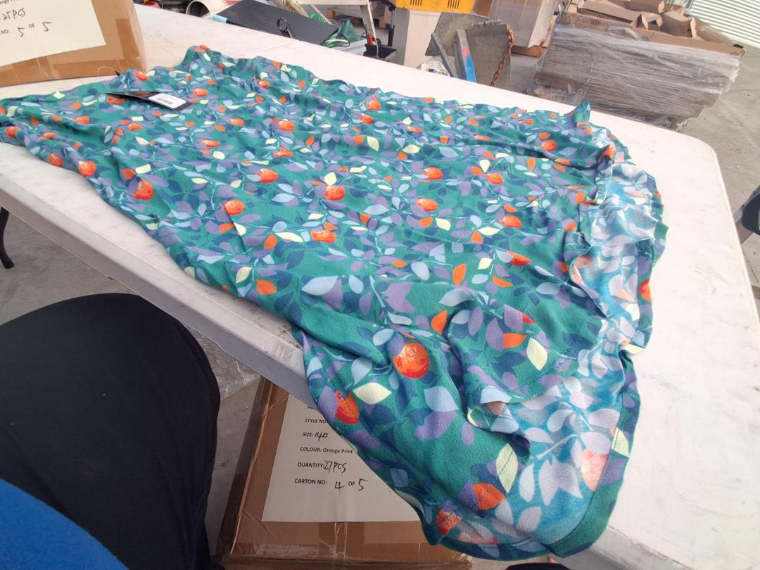 Photo '7' of Midi Skirt "Orange Print" Size 16 Photo '7' of Midi Skirt "Orange Print" Size 16
