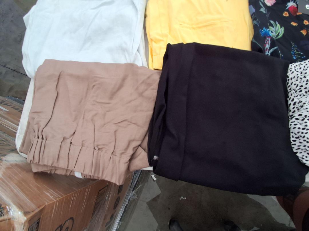 Photo '7' of Assorted Womens Clothing (78pcs)