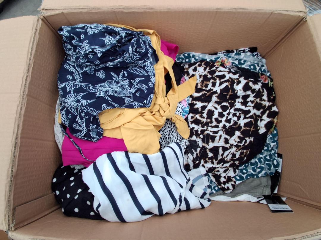 Photo '10' of Assorted Womens Clothing (78pcs)