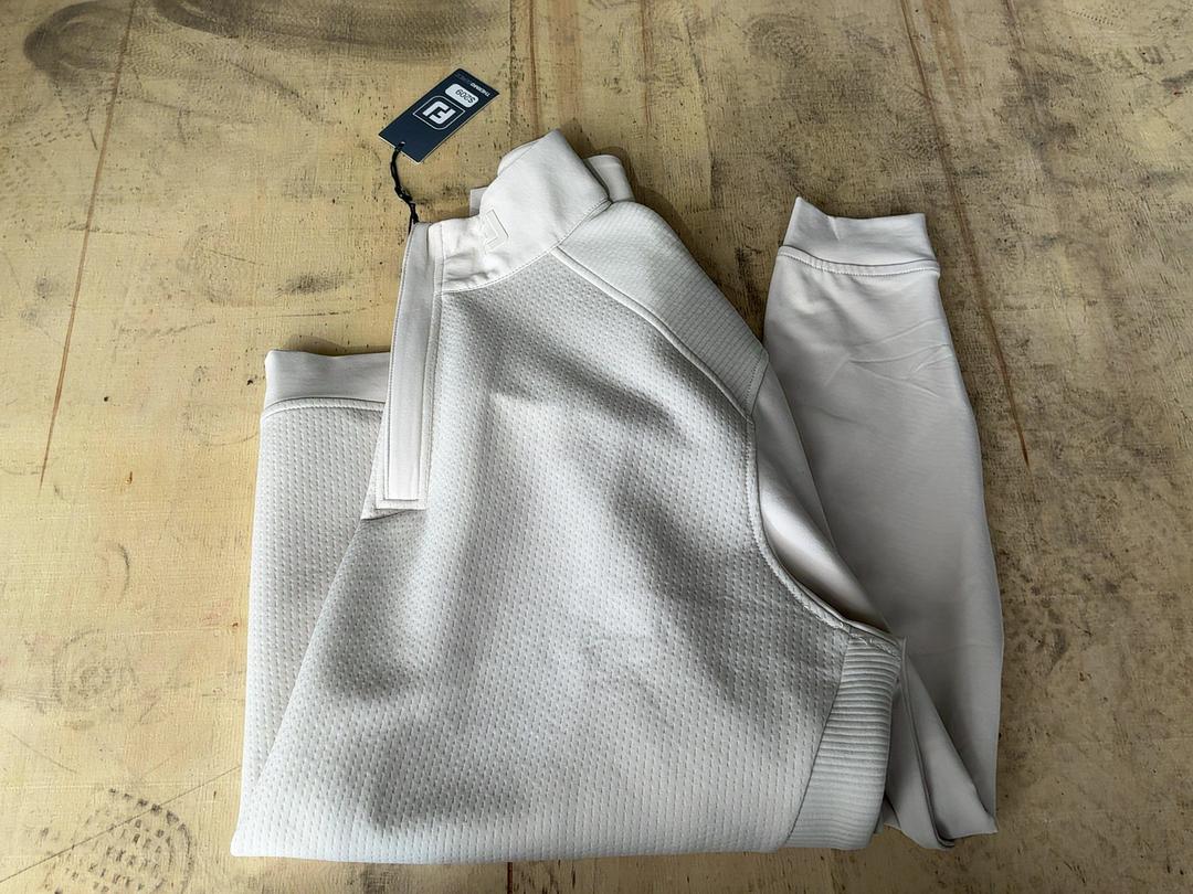 Photo '3' of Footjoy 26 TS Ottoman Midlayer Stone Photo '3' of Footjoy 26 TS Ottoman Midlayer Stone