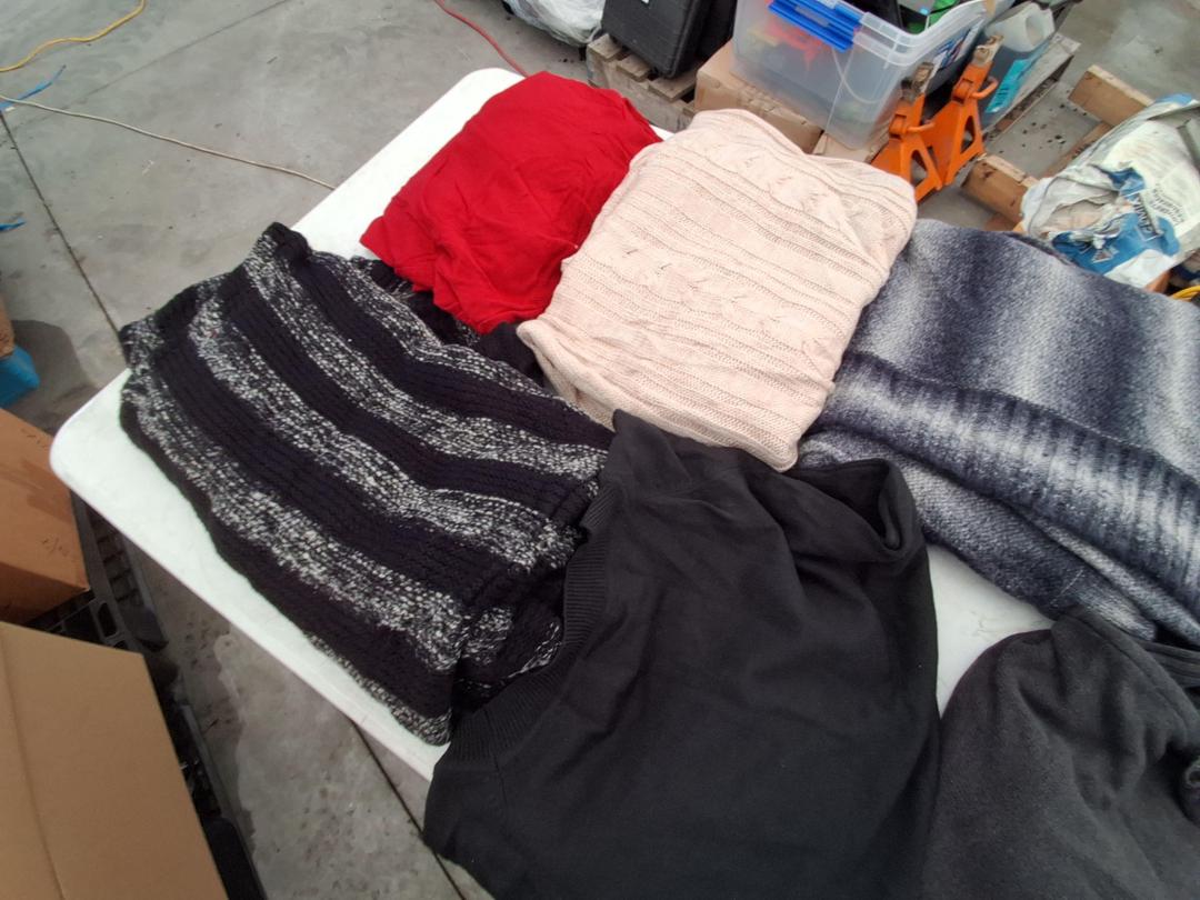 Photo '4' of Mixed Womens Jumpers (10pcs) Photo '4' of Mixed Womens Jumpers (10pcs)