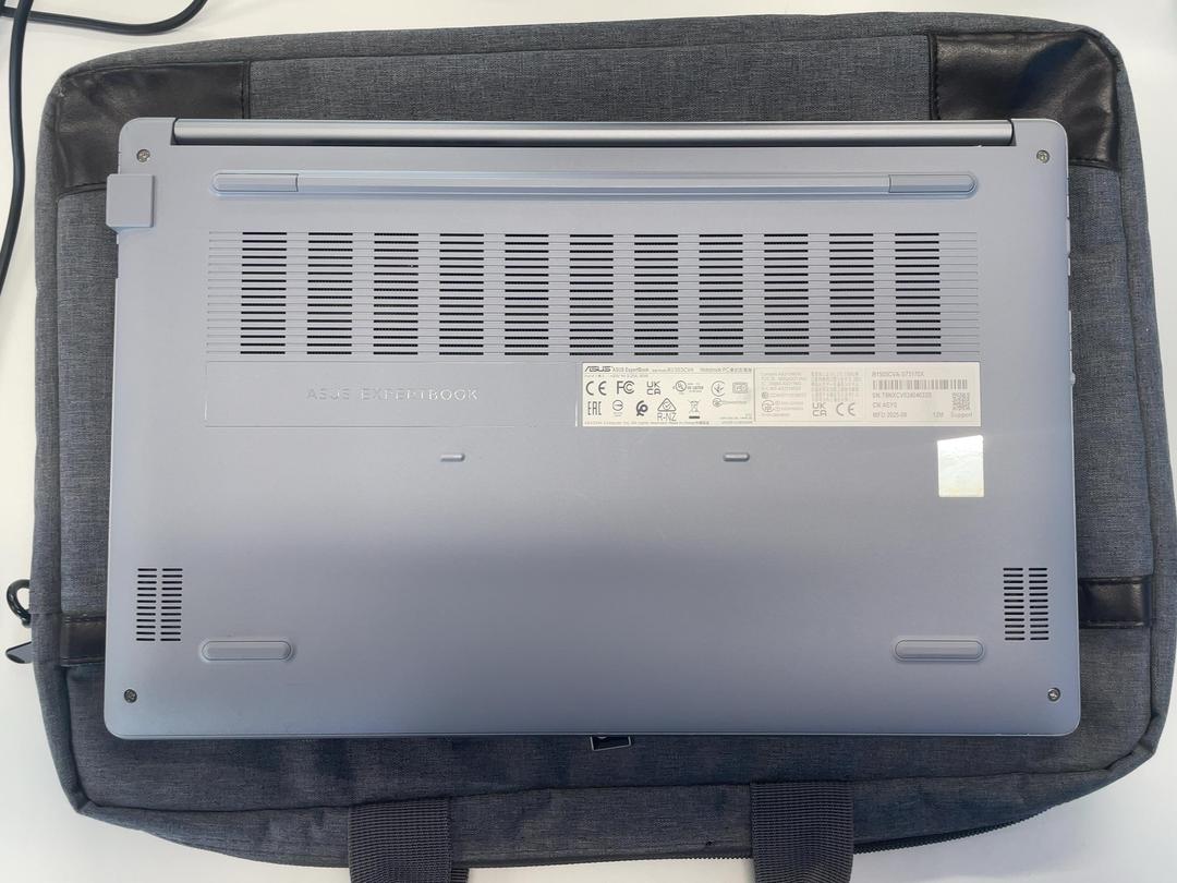 Photo '7' of Asus ExpertBook B1503CVA Laptop with Charger & Bag