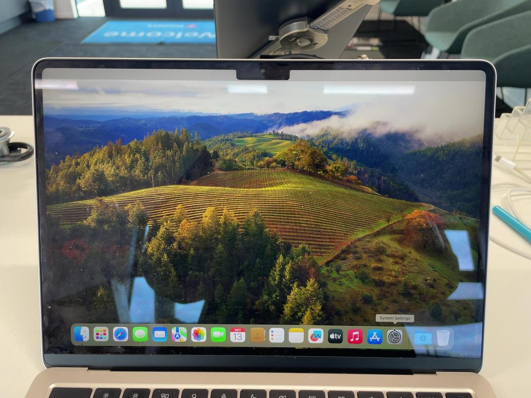 Photo '5' of Apple MacBook Air M2 Laptop Photo '5' of Apple MacBook Air M2 Laptop
