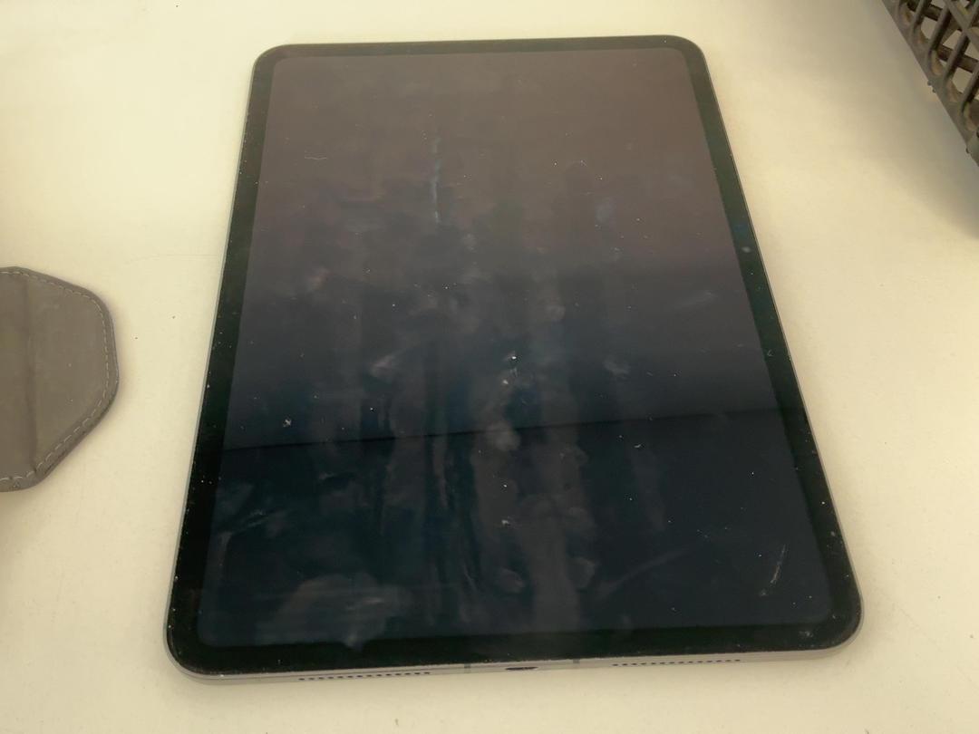 Photo '8' of Apple ipad Pro 11-inch (M4) Photo '8' of Apple ipad Pro 11-inch (M4)