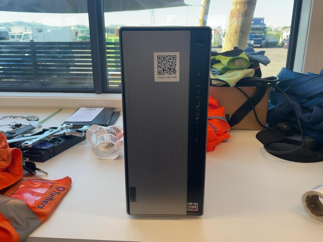 Photo '2' of Lenovo 90RX Desktop Photo '2' of Lenovo 90RX Desktop