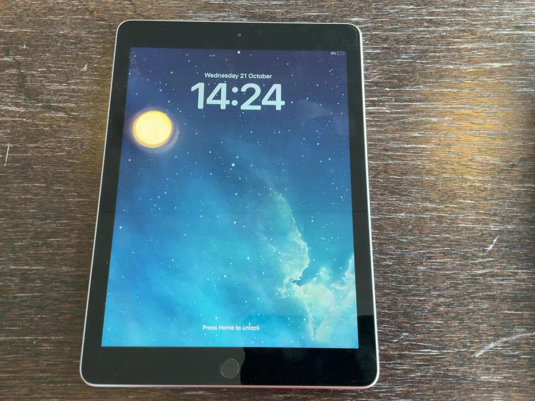 Photo '2' of Apple iPad Air Photo '2' of Apple iPad Air