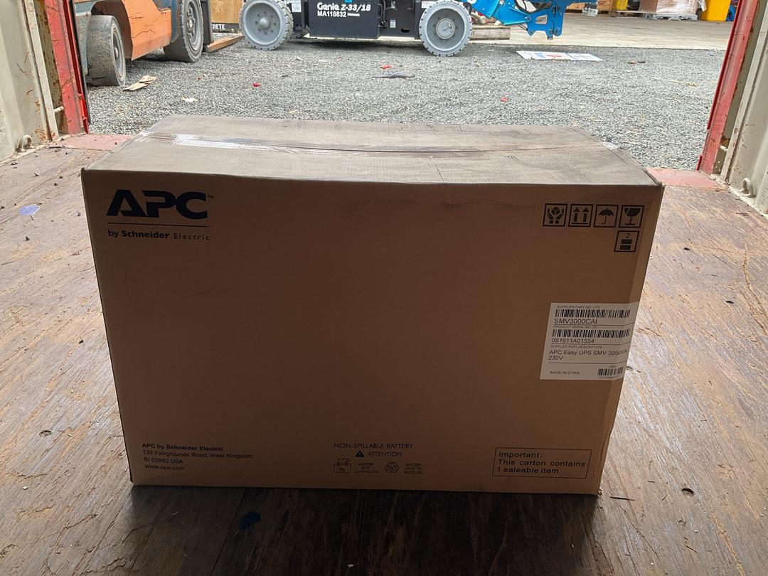 Photo '4' of APC Easy UPS 3000VA / 230 VA Battery Backup SMV3000CAI