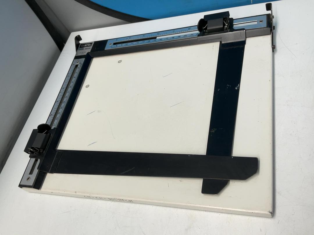 Photo '7' of 2x Easels or Similar Photo '7' of 2x Easels or Similar