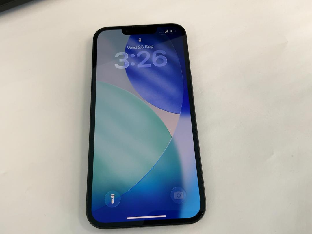 Photo '2' of Apple iPhone 17e Photo '2' of Apple iPhone 17e
