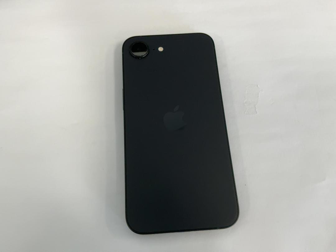 Photo '4' of Apple iPhone 17e Photo '4' of Apple iPhone 17e
