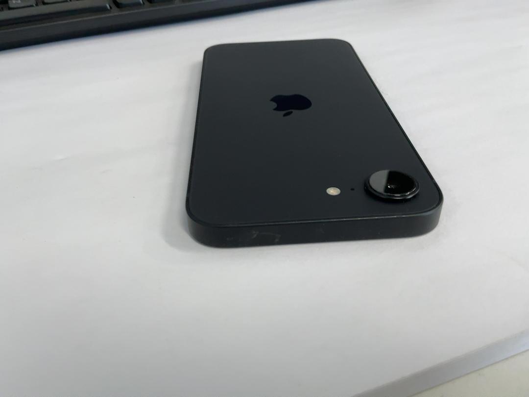 Photo '6' of Apple iPhone 17e Photo '6' of Apple iPhone 17e