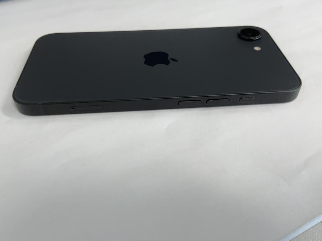 Photo '8' of Apple iPhone 17e Photo '8' of Apple iPhone 17e