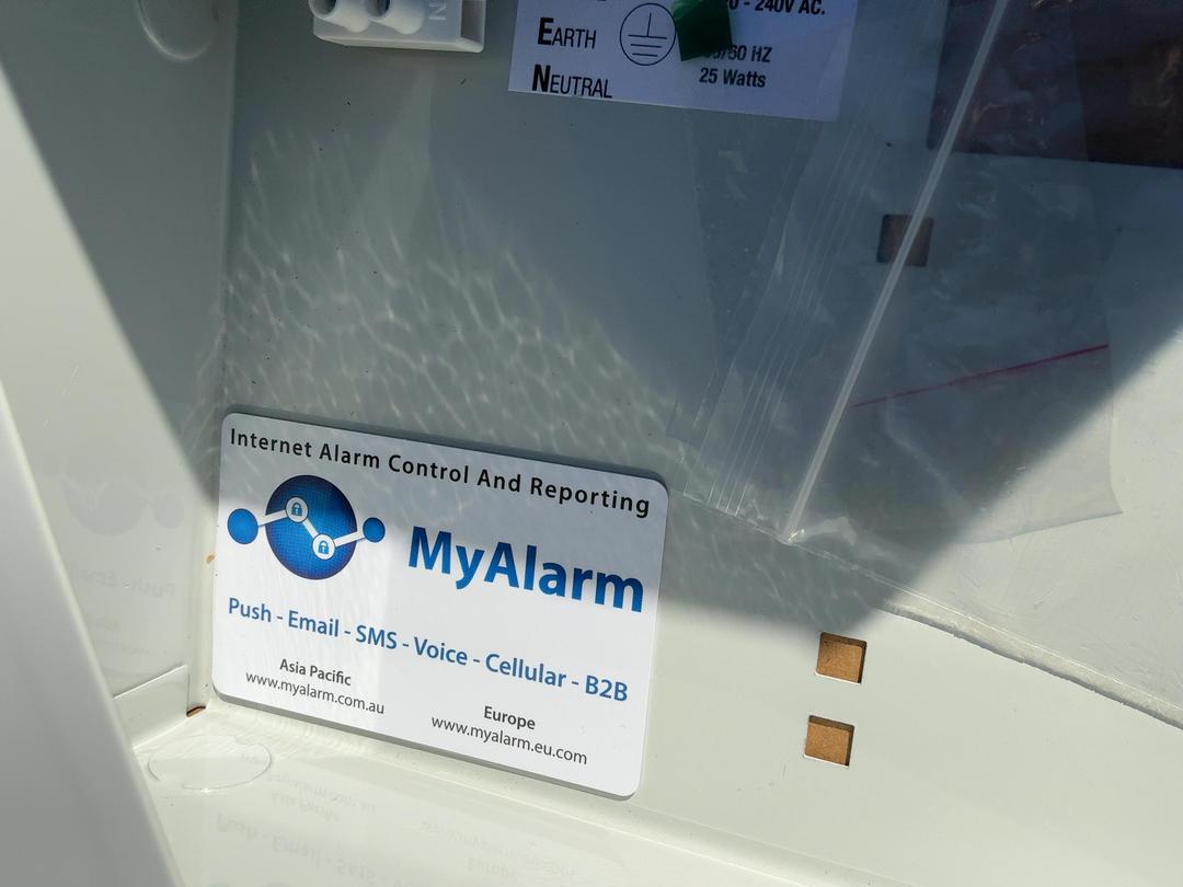 Photo '3' of Bosch Alarm Solution 6000 Panel in Cabinet Photo '3' of Bosch Alarm Solution 6000 Panel in Cabinet