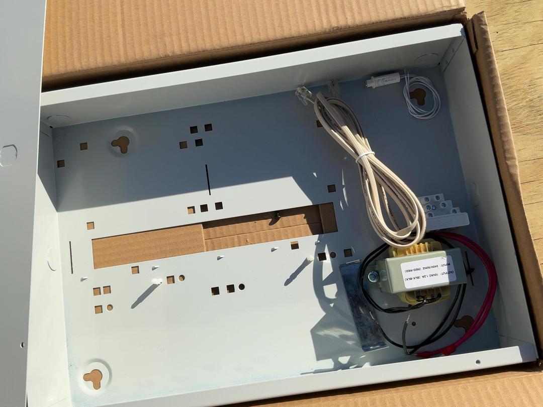 Photo '3' of Bosch Alarm Solution 3000 Panel in Cabinet Photo '3' of Bosch Alarm Solution 3000 Panel in Cabinet