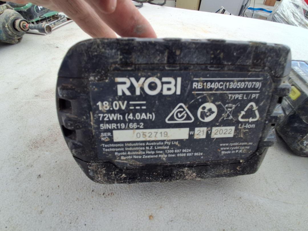 Photo '3' of 2x Ryobi Battery Photo '3' of 2x Ryobi Battery