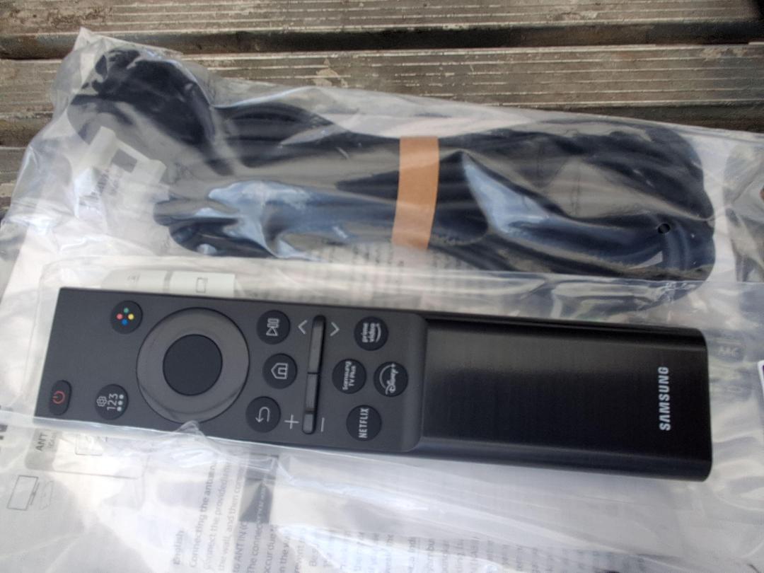 Photo '2' of Samsung Crystal UHD DU7000 75"