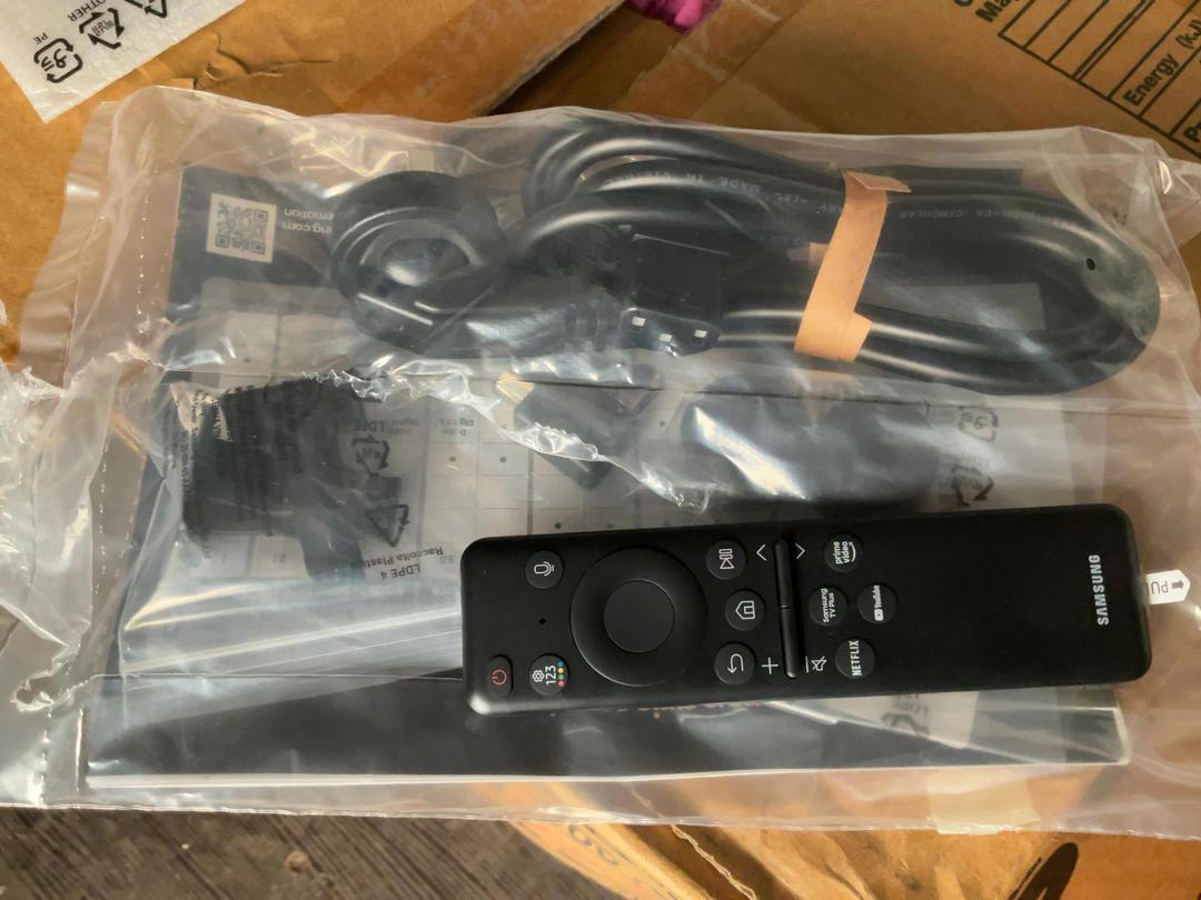 Photo '6' of Samsung Crystal UHD DU7000 75" TV