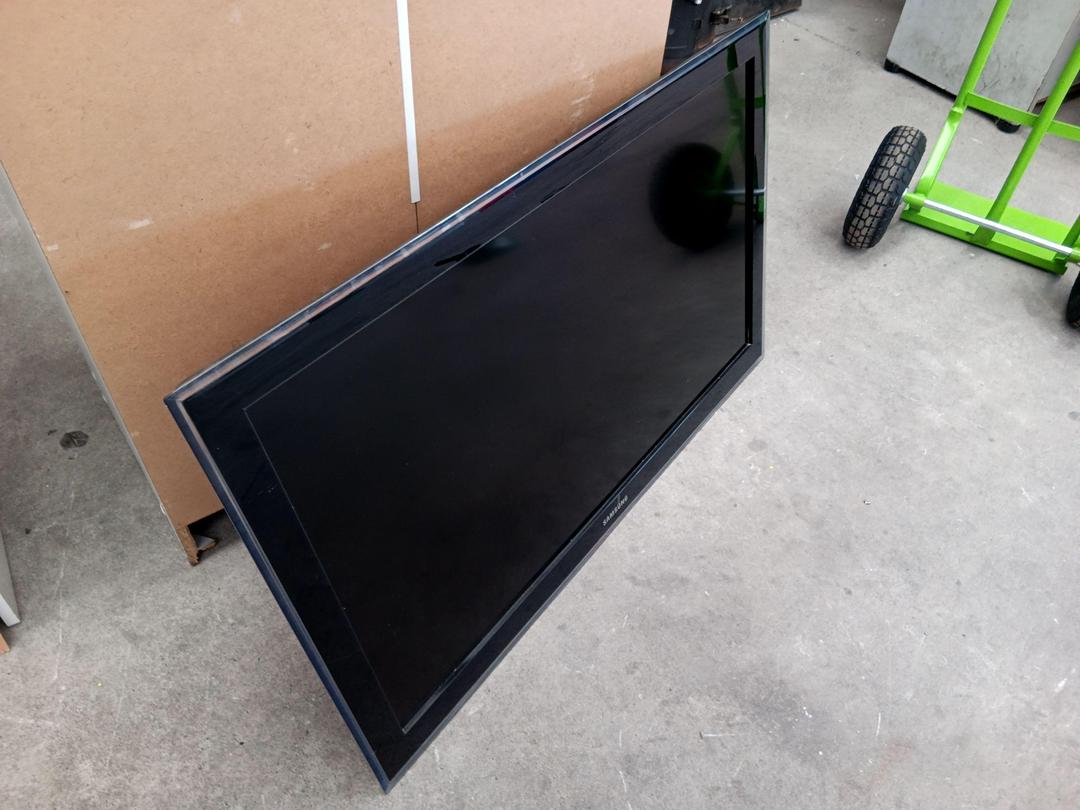 Photo '3' of Samsung 40" TV