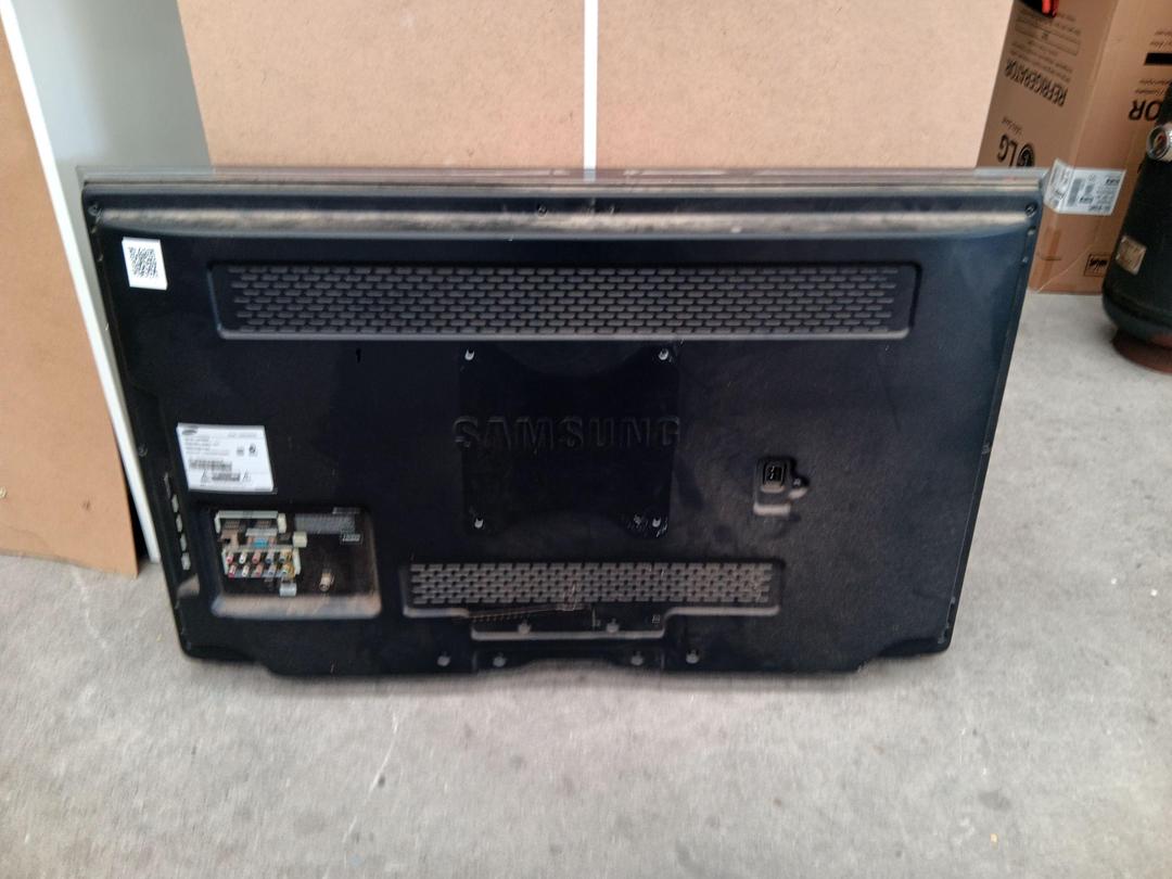 Photo '4' of Samsung 40" TV