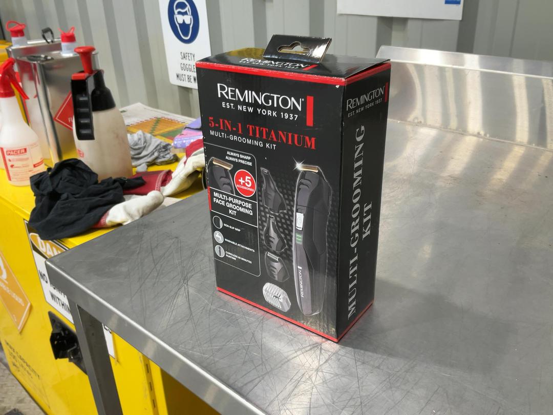 Photo '3' of Remington 5-in-1 Grooming Kit Photo '3' of Remington 5-in-1 Grooming Kit