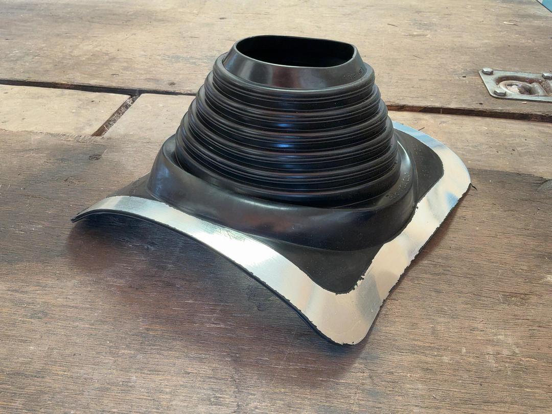 Photo '7' of Manrose Ultra Thru Roof Fan Extract Kit