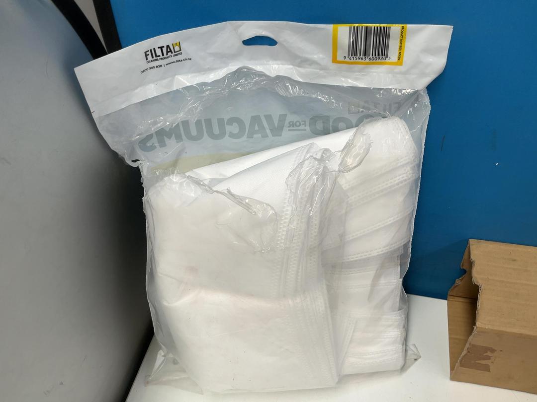 Photo '18' of Miscellaneous Items - Filta Numatic Vacuum Bags, Bulb Etc Photo '18' of Miscellaneous Items - Filta Numatic Vacuum Bags, Bulb Etc