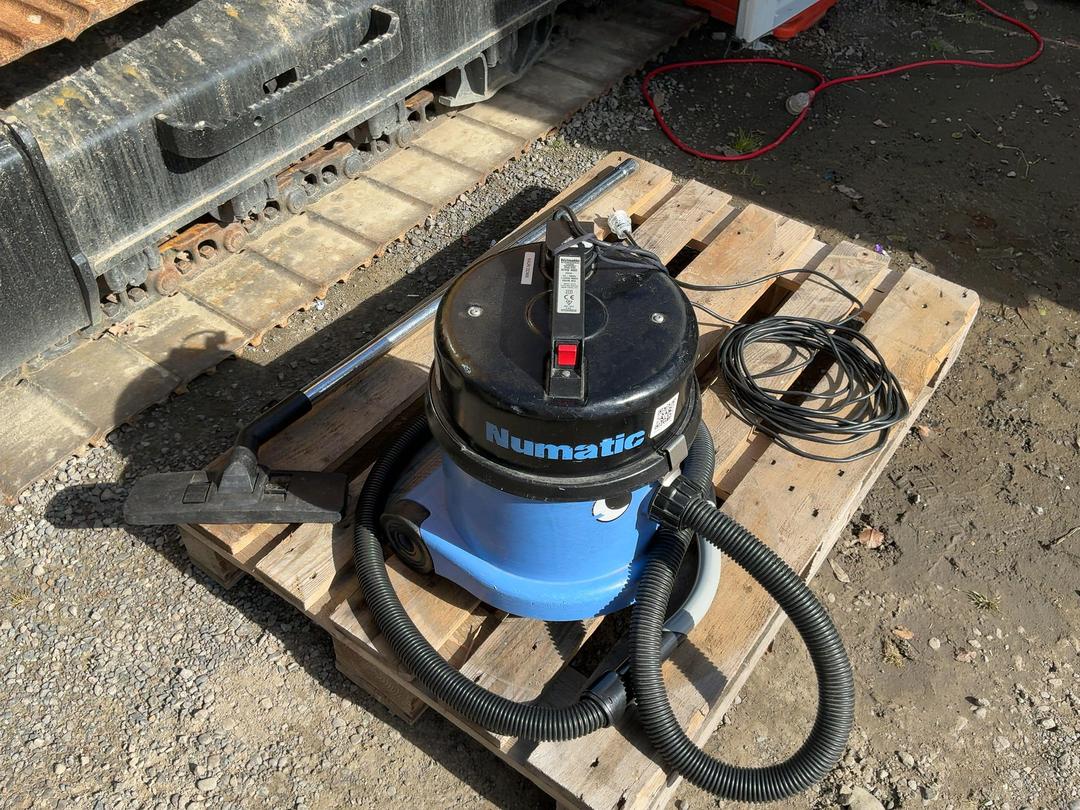 Photo '2' of Numatic NVQ400 Industrial Vacuum Cleaner Photo '2' of Numatic NVQ400 Industrial Vacuum Cleaner