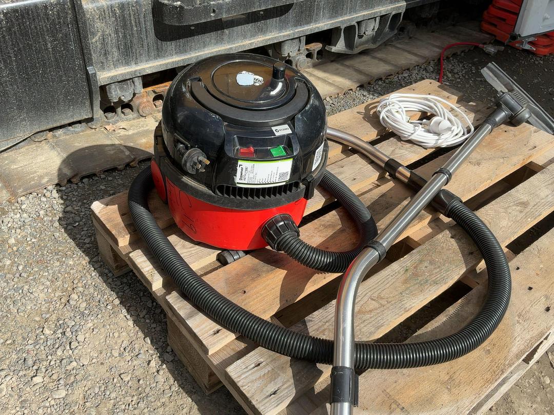 Photo '2' of Numatic HVR200A Industrial Vacuum Cleaner Photo '2' of Numatic HVR200A Industrial Vacuum Cleaner