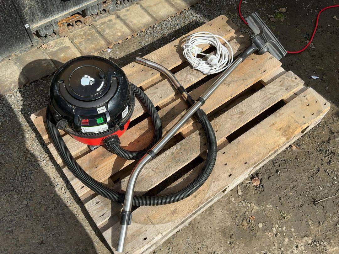 Photo '3' of Numatic HVR200A Industrial Vacuum Cleaner Photo '3' of Numatic HVR200A Industrial Vacuum Cleaner