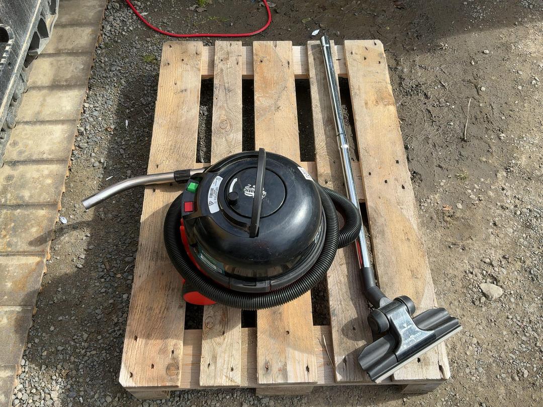 Photo '2' of Numatic HVR200 - 11 Industrial Vacuum Cleaner Photo '2' of Numatic HVR200 - 11 Industrial Vacuum Cleaner