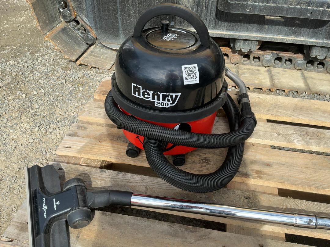 Photo '3' of Numatic HVR200 - 11 Industrial Vacuum Cleaner Photo '3' of Numatic HVR200 - 11 Industrial Vacuum Cleaner