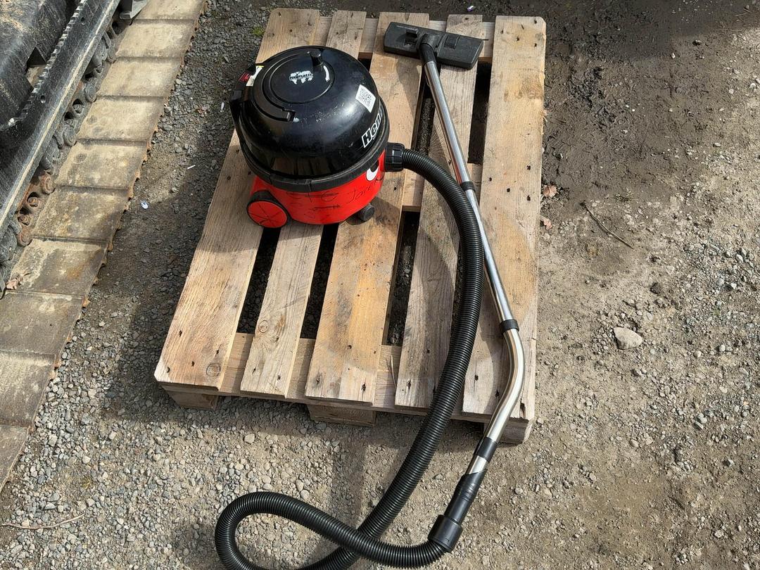 Photo '2' of Numatic HVR200A Industrial Vacuum Cleaner Photo '2' of Numatic HVR200A Industrial Vacuum Cleaner