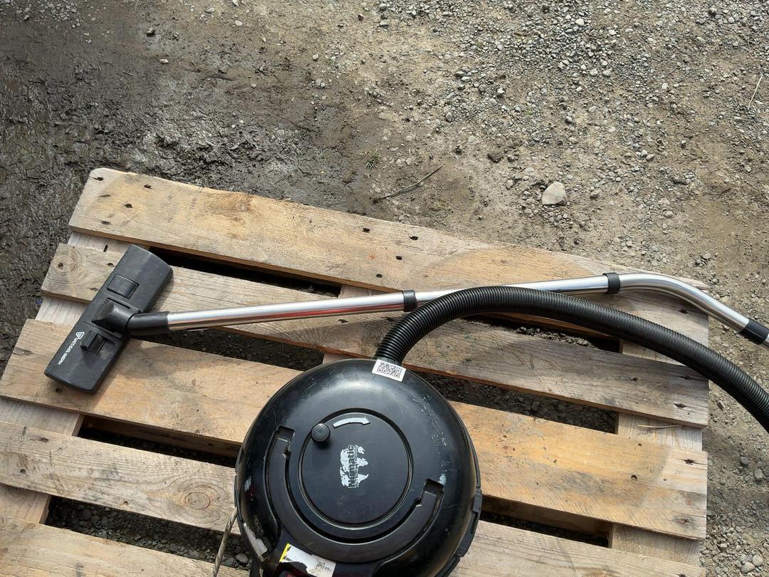 Photo '3' of Numatic HVR200A Industrial Vacuum Cleaner Photo '3' of Numatic HVR200A Industrial Vacuum Cleaner