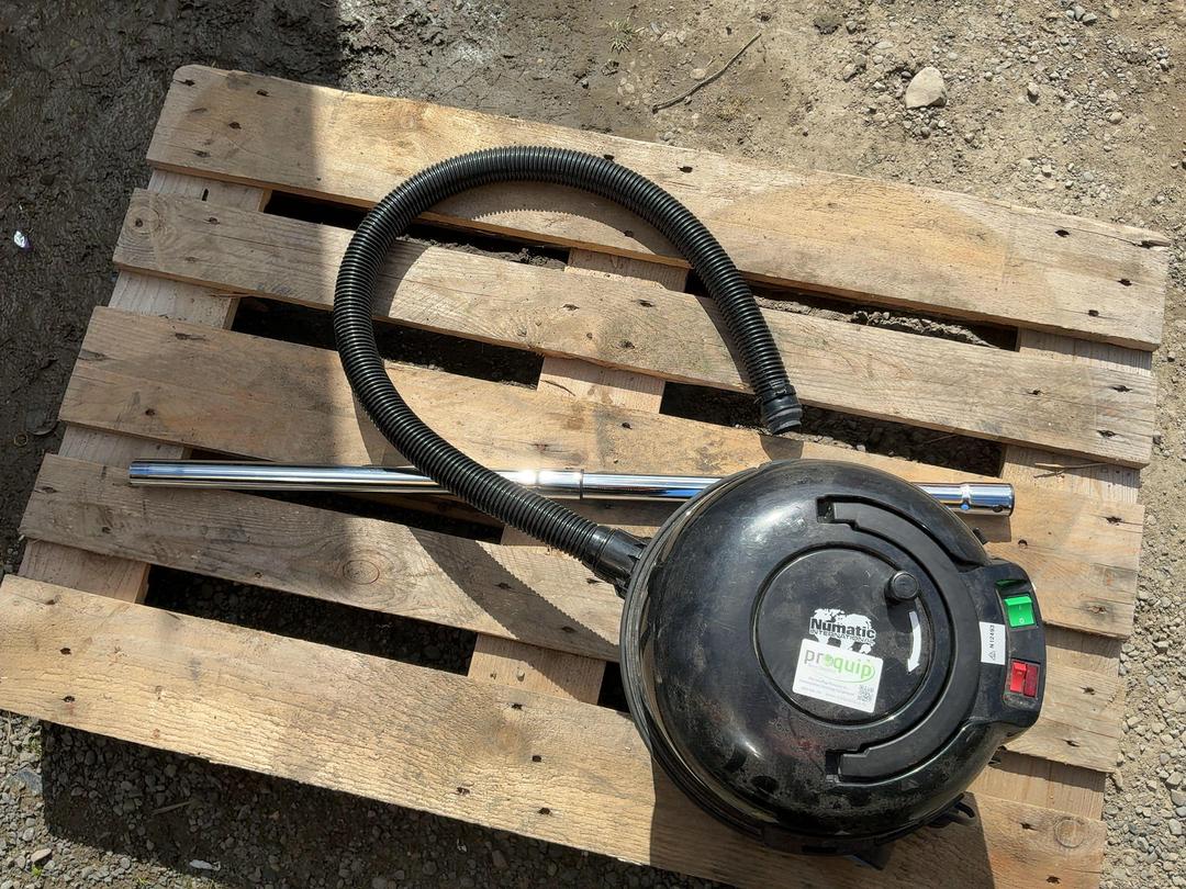 Photo '3' of Numatic HVR200A Industrial Vacuum Cleaner Photo '3' of Numatic HVR200A Industrial Vacuum Cleaner