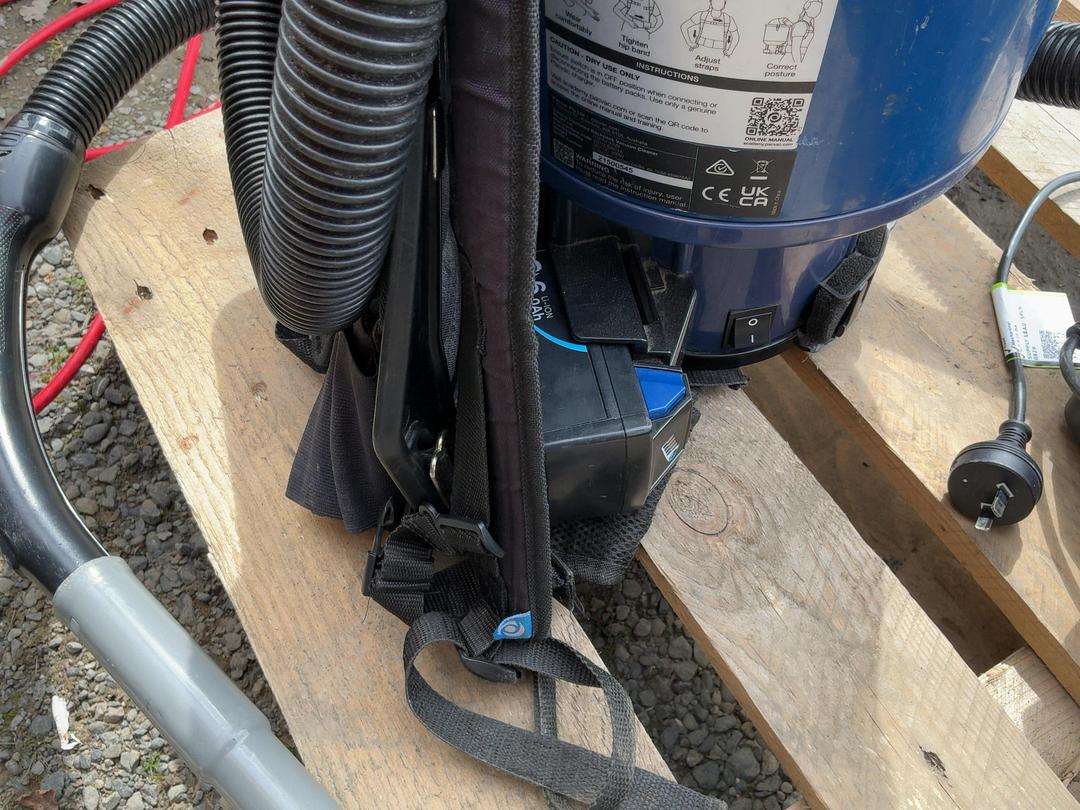 Photo '7' of 2x Pacvac Superpro Battery 700 Backpack Vacuum Cleaners Photo '7' of 2x Pacvac Superpro Battery 700 Backpack Vacuum Cleaners